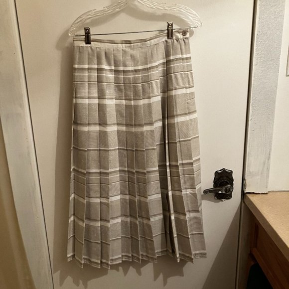 Seasons skirt, size 12, colour white/ pale khaki green? - Picture 1 of 5